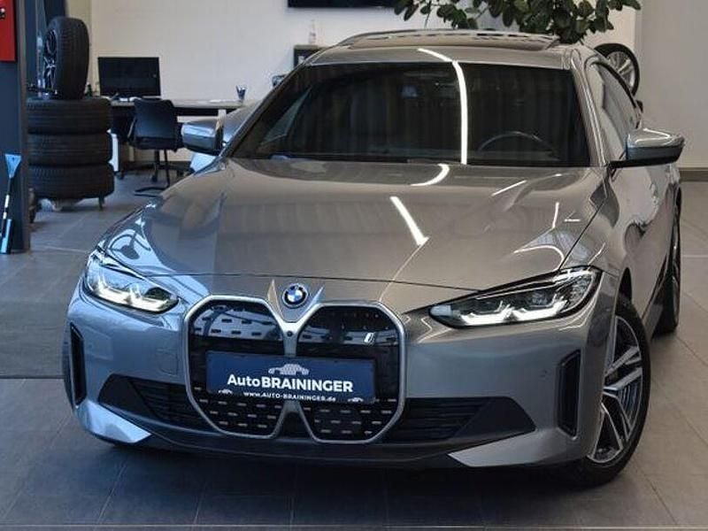 Grau Gebraucht 2023 BMW i4 Sport Line Limousine | 38.900 € (Fairer Preis) - Bild 1/4