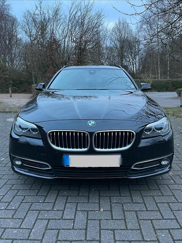 Schwarz Gebraucht 2013 BMW 520 Luxury Line Kombi | 16.500 € (Teuer) - Bild 1/4