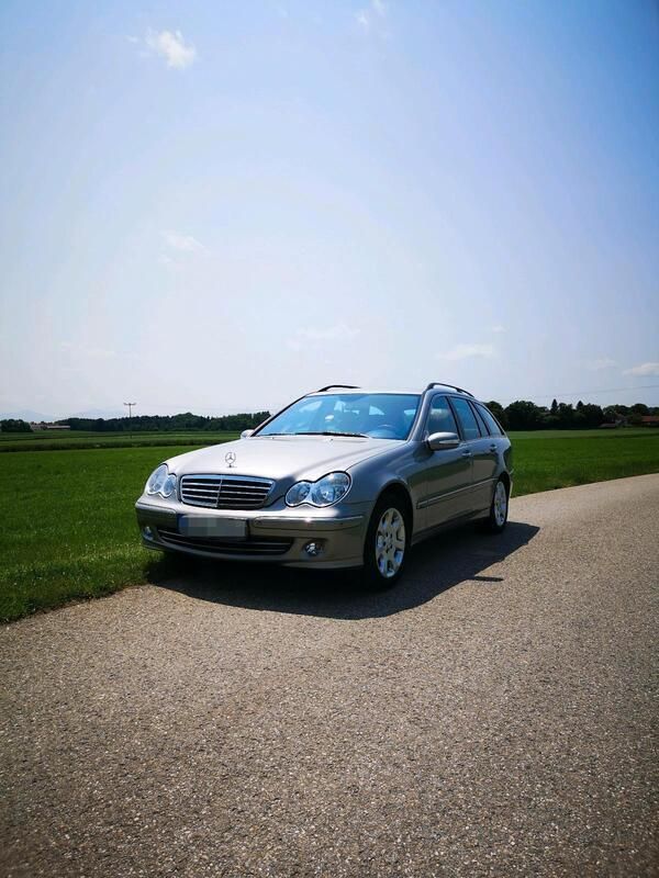 Silber Gebraucht 2005 Mercedes C240 Elegance Kombi | 6.100 € - Bild 1/4