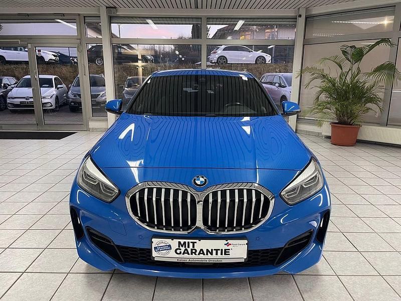 Gebraucht BMW 118 M Sport 150 PS (110 kW) 2021 Misano blau Kleinwagen