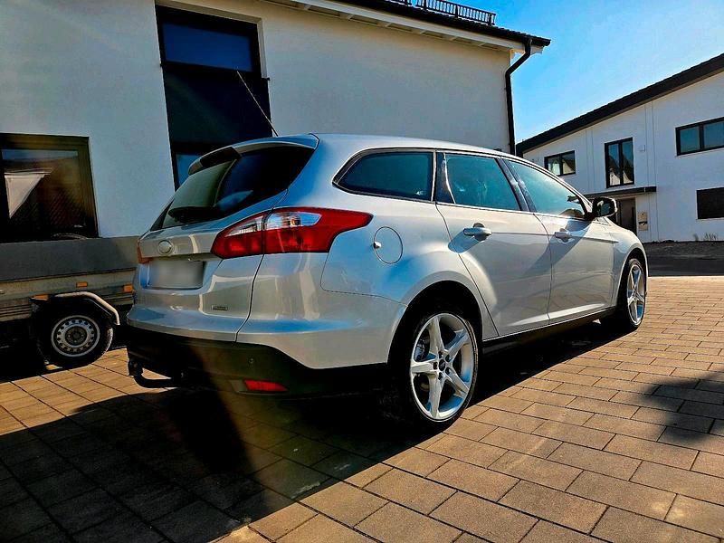 Gebraucht Ford Focus 125 PS (91 kW) 2012 Silber Kombi