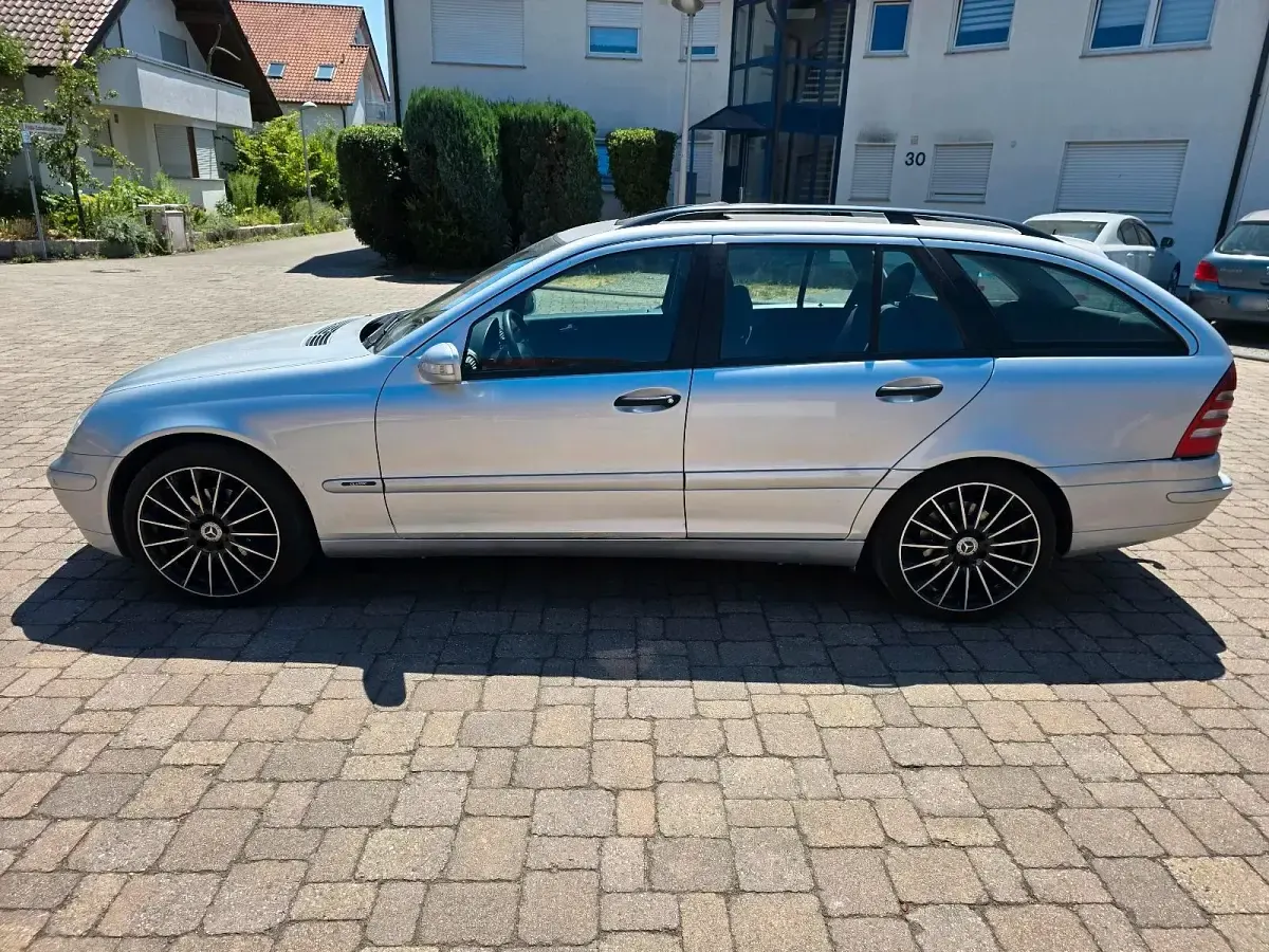 Gebraucht Mercedes C220 150 PS (110 kW) 2003 Silber Kombi