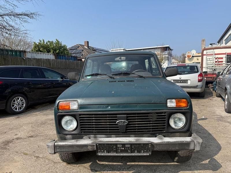 Gebraucht Lada niva 82 PS (60 kW) 2010 Grün SUV