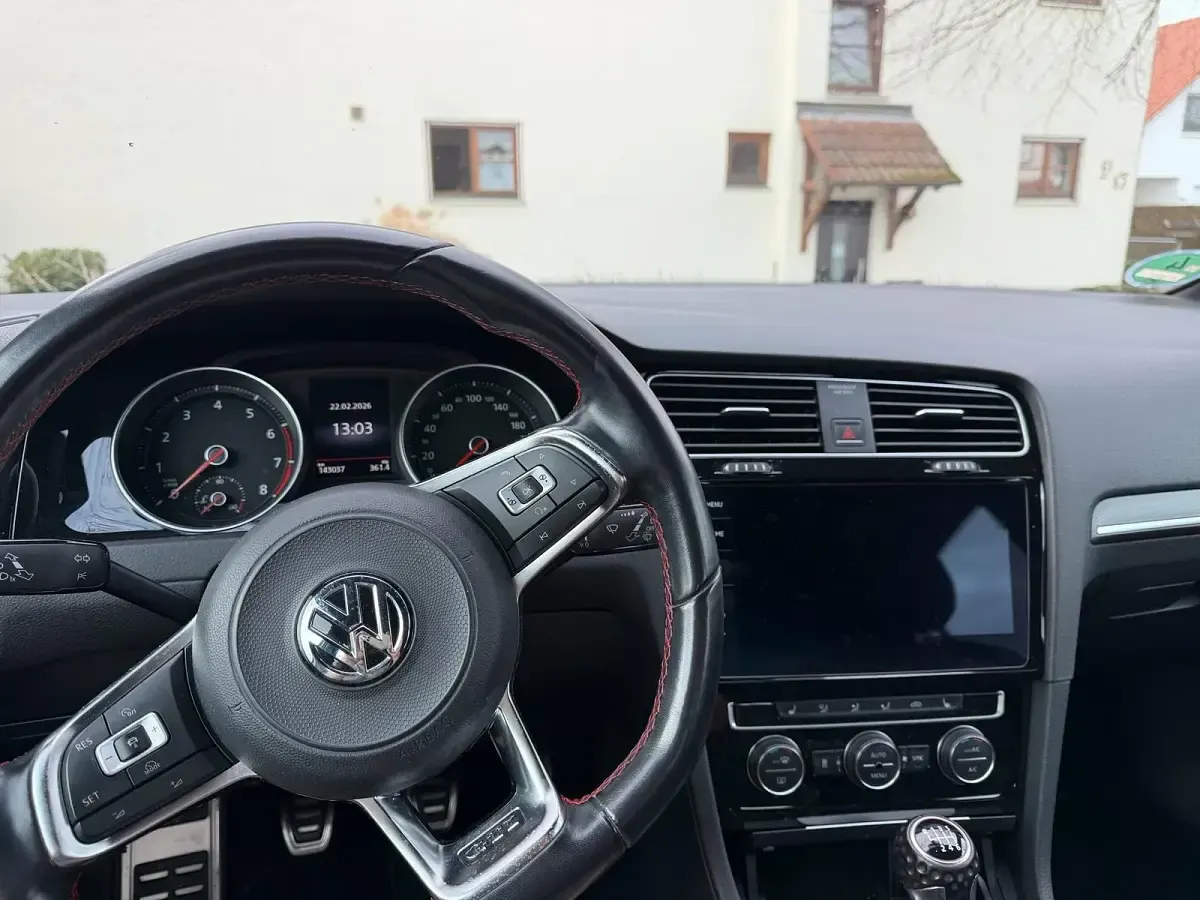 Second-hand VW Golf VII GTI 235 CP (172 kW) 2018 Alb Berlinǎ