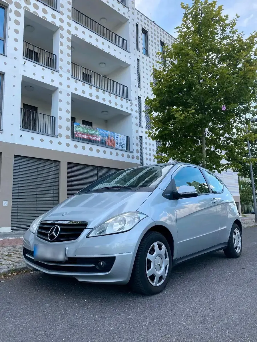 Gebraucht Mercedes A160 95 PS (69 kW) 2010 Silber Limousine