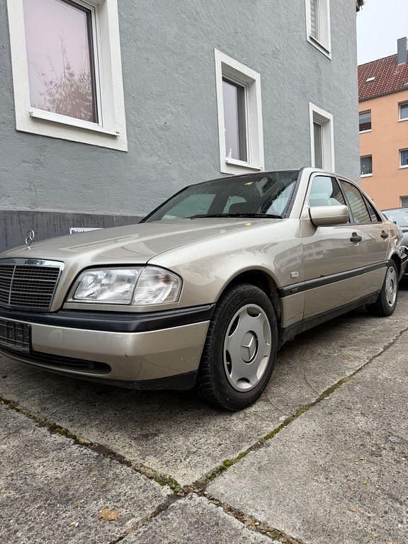 Beige Gebraucht 1997 Mercedes C220 Elegance Limousine | 6.250 € (Fairer Preis) - Bild 1/4