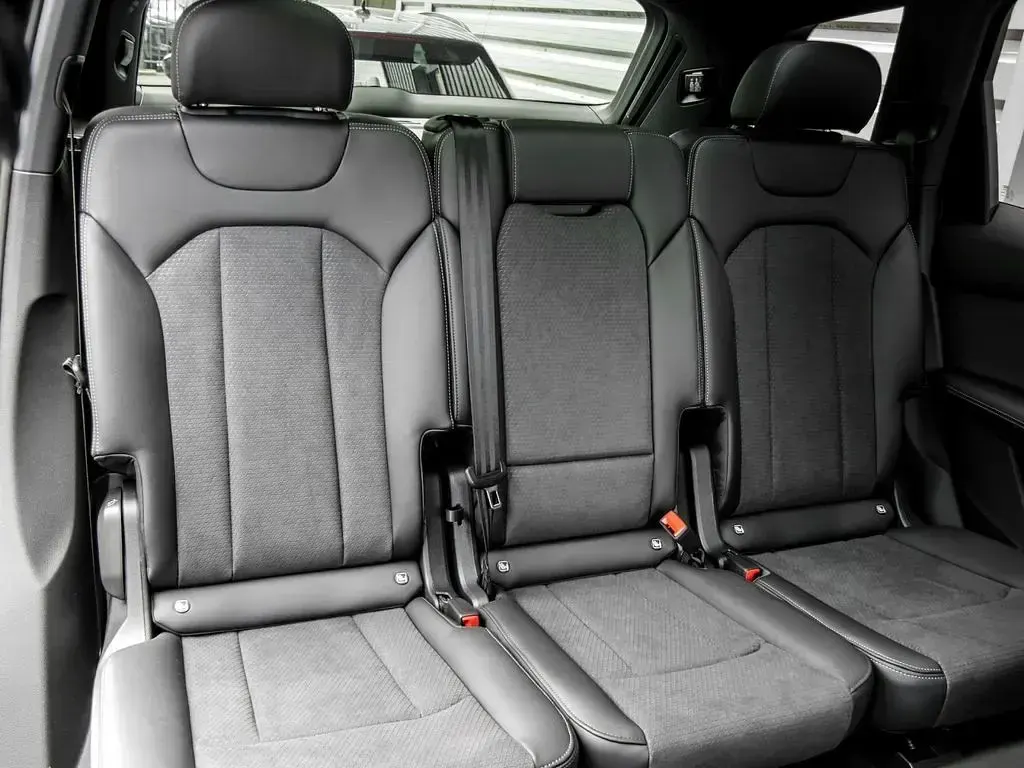 Neu Audi Q7 Business 286 PS (210 kW) 2026 Daytonagrau perleffekt SUV