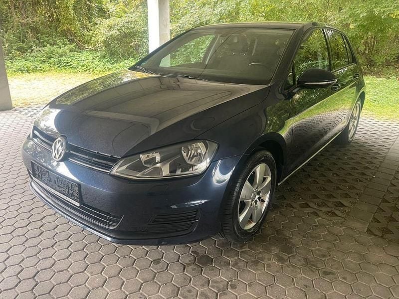 Blau Gebraucht 2013 VW Golf VII Comfortline Limousine | 6.900 € (Guter Preis) - Bild 1/4