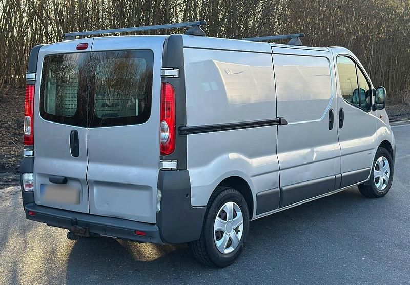 Gebraucht Opel Vivaro 115 PS (84 kW) 2015 Silber Van / Kleinbus