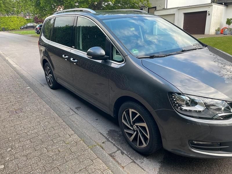 Gebraucht VW Sharan 150 PS (110 kW) 2018 Grau Van / Kleinbus