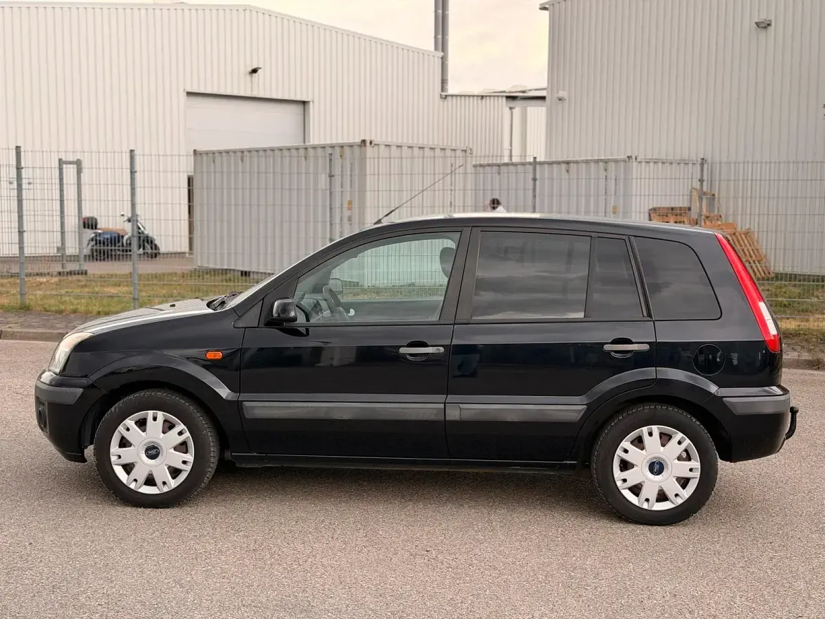 Gebraucht Ford Fusion 90 PS (66 kW) 2009 Schwarz Kleinwagen