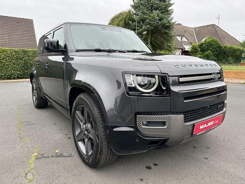 Grau Gebraucht 2023 Land Rover Defender Dynamic SUV | 65.890 € (Guter Preis) - Bild 1/3