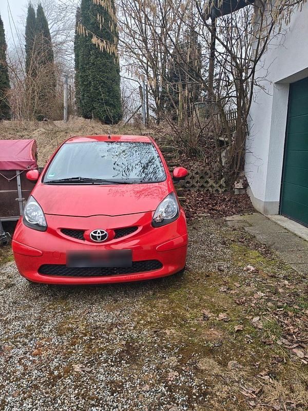 Gebraucht Toyota Aygo 68 PS (50 kW) 2007 Rot Kleinwagen