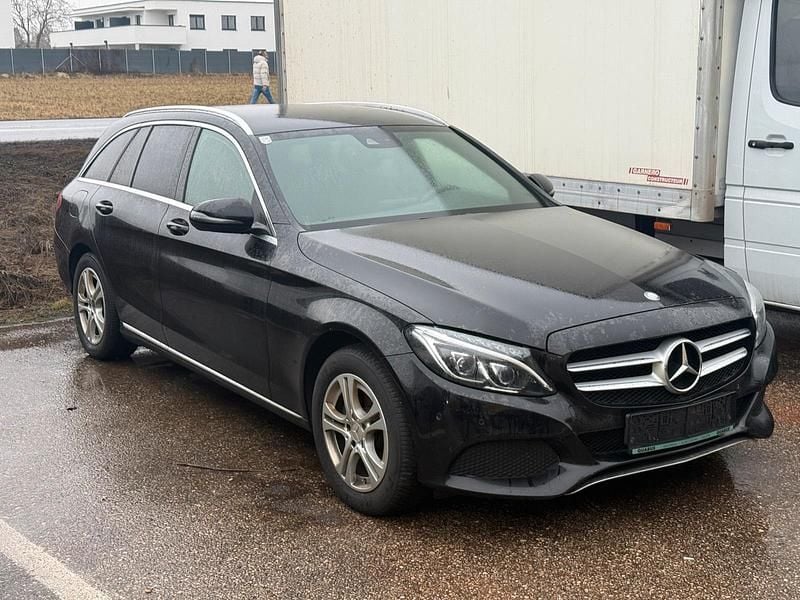 Schwarz Gebraucht 2016 Mercedes C180 Avantgarde Kombi | 6.990 € - Bild 1/4
