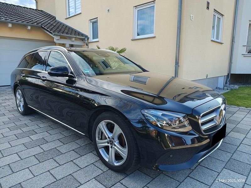 Schwarz Gebraucht 2017 Mercedes E350 Kombi | 25.900 € (Fairer Preis) - Bild 1/4
