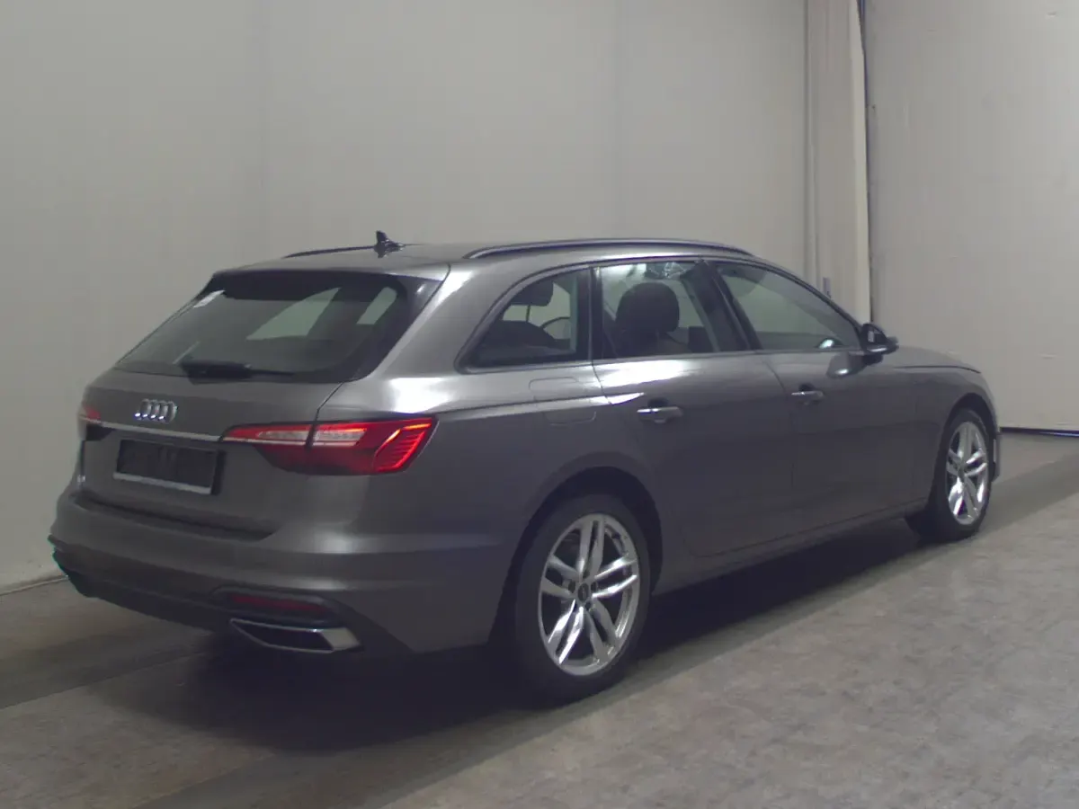 Używany Audi A4 163 KM (119 kW) 2021 Szary Kombi
