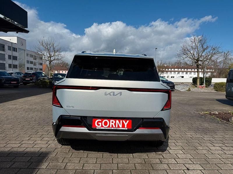 Używany Kia EV5 Earth 160 kW (218 KM) 2026 Srebrny SUV
