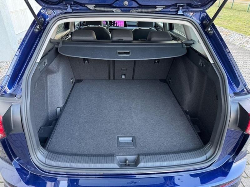 Gebraucht VW Golf VIII Style 150 PS (110 kW) 2023 Atlantik blue metallic (metallic) Kombi