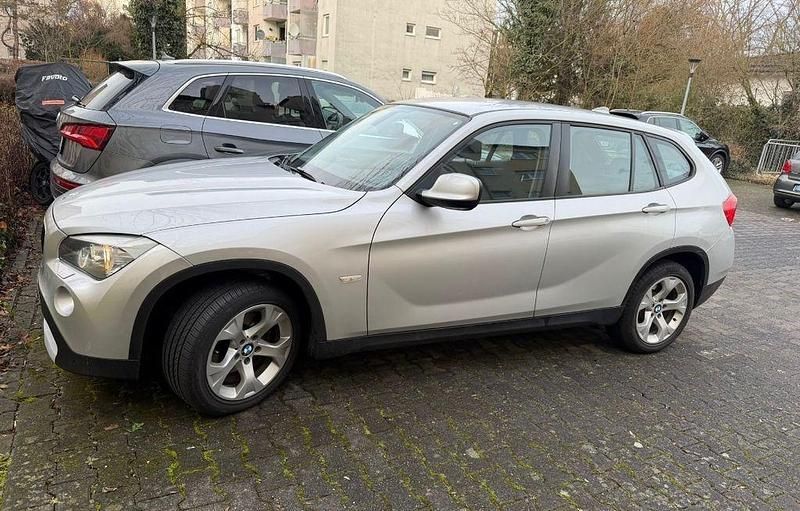 Silber Gebraucht 2012 BMW X1 SUV | 12.500 € (Fairer Preis) - Bild 1/4