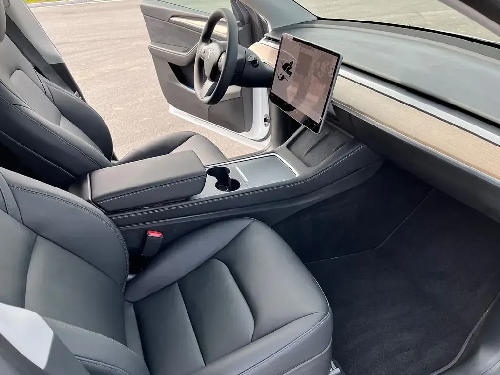 Gebraucht Tesla Model Y 366 kW (498 PS) 2022 Weiß SUV