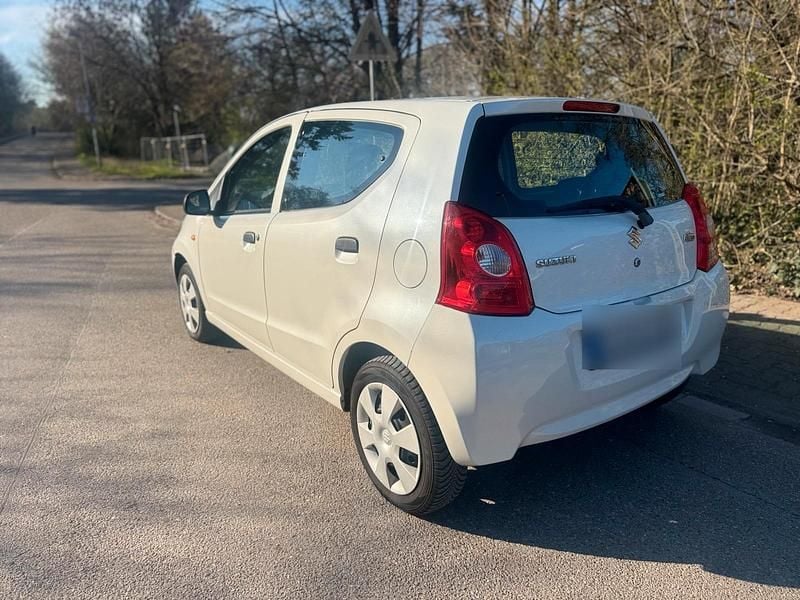 Gebraucht Suzuki Alto Basic 68 PS (50 kW) 2011 Weiß Kleinwagen