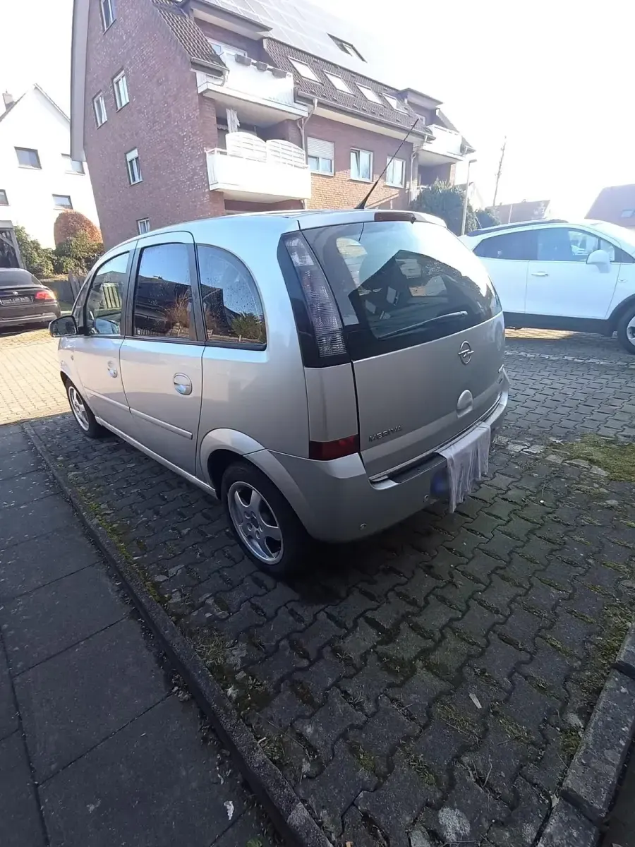Gebraucht Opel Meriva 90 PS (66 kW) 2010 Silber Van / Kleinbus