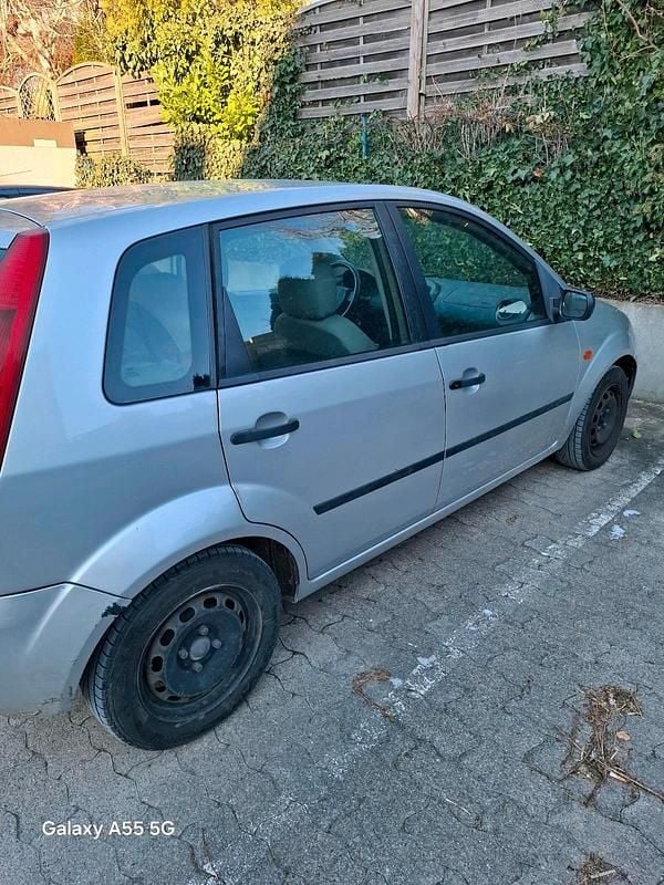 Gebraucht 2004 Ford Fiesta Kleinwagen | 880 € (Superpreis) - Bild 1/4