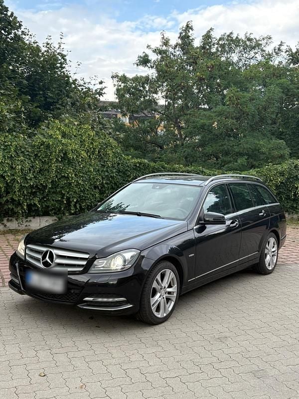 Schwarz Gebraucht 2011 Mercedes C220 Avantgarde Kombi | 4.950 € (Superpreis) - Bild 1/4