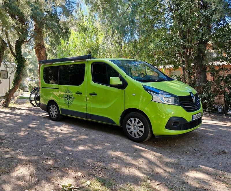Grün Gebraucht 2016 Renault Trafic Van | 19.500 € - Bild 1/4