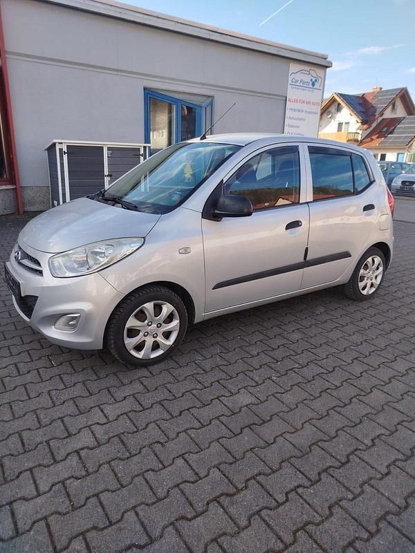 Silber Gebraucht 2011 Hyundai i10 Kleinwagen | 2.950 € (Etwas zu teuer) - Bild 1/4