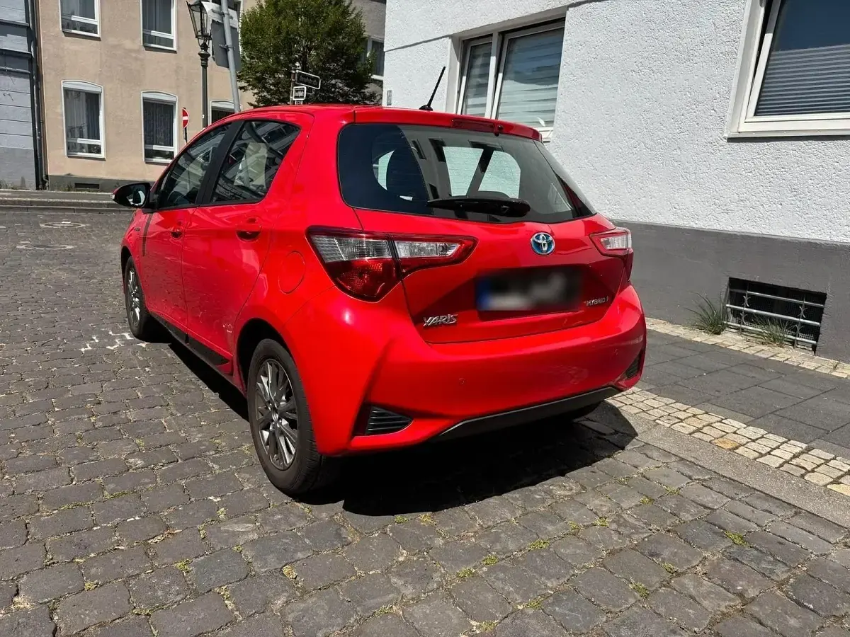 Gebraucht Toyota Yaris Comfort 101 PS (74 kW) 2017 Rot Kleinwagen