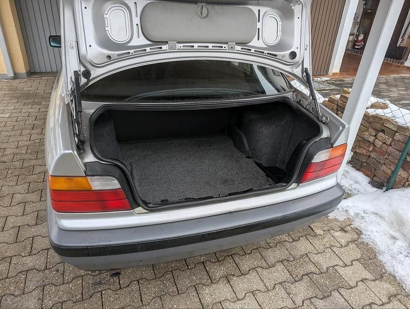 Gebraucht BMW 318 1992 Silber Limousine