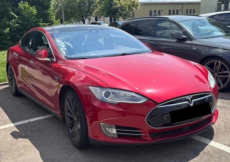 Rot Gebraucht 2015 Tesla Model S Kleinwagen | 18.900 € (Superpreis) - Bild 1/4