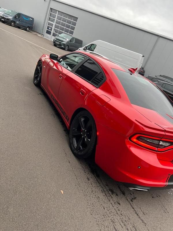 Second-hand Dodge Charger 400 CP (294 kW) 2015 Roșu Berlinǎ
