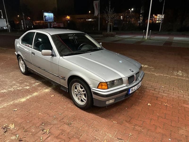 Silber Gebraucht 1997 BMW 316 Limousine | 1.500 € (Superpreis) - Bild 1/4