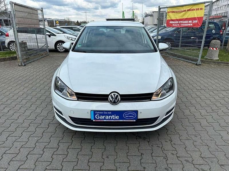Gebraucht VW Golf 110 PS (80 kW) 2017 Pure white Limousine