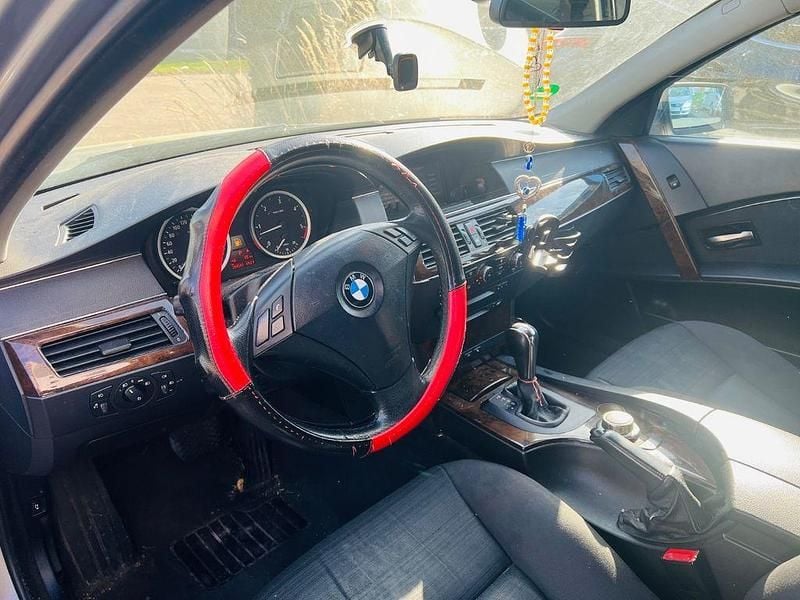 Gebraucht BMW 525 163 PS (119 kW) 2005 Grau Limousine