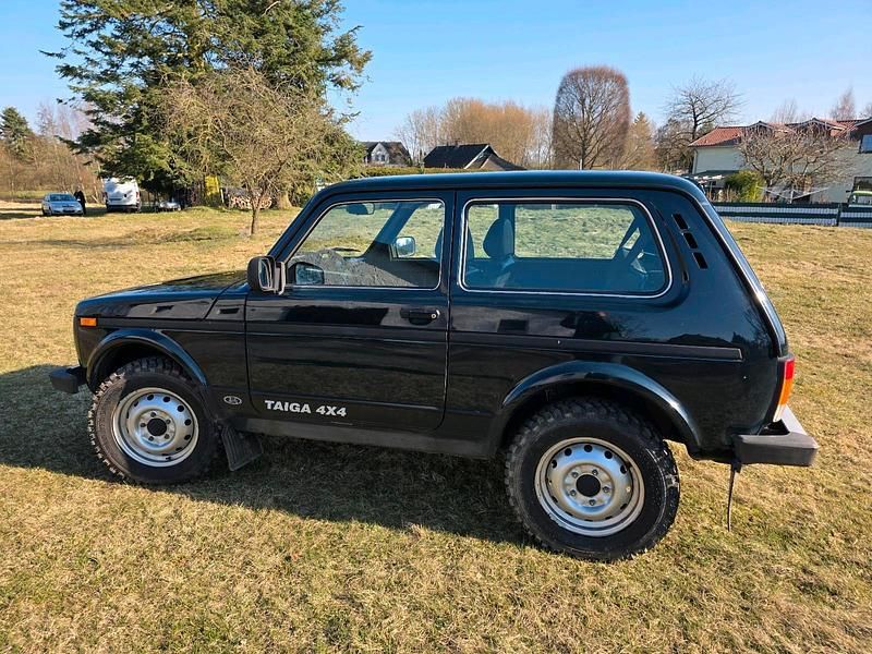 Gebraucht Lada Taiga 83 PS (61 kW) 2018 Grün SUV