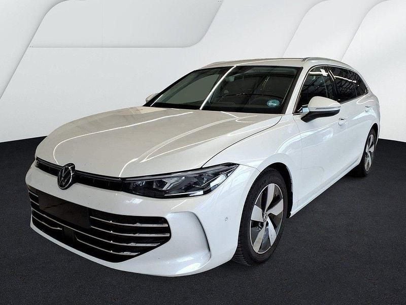 Weiß Gebraucht 2025 VW Passat Elegance Kombi | 38.990 € (Superpreis) - Bild 1/3