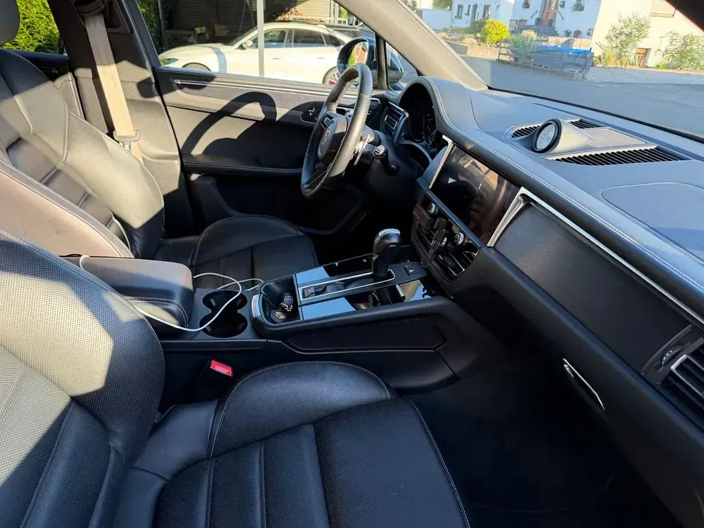 Gebraucht Porsche Macan 441 PS (324 kW) 2022 Schwarz SUV