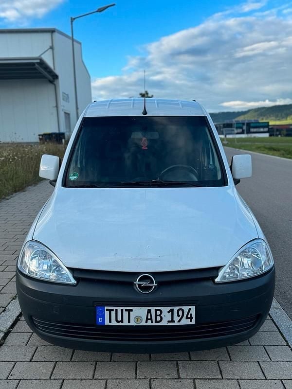 Weiß Gebraucht 2010 Opel Combo Van / Kleinbus | 2.850 € (Fairer Preis) - Bild 1/4