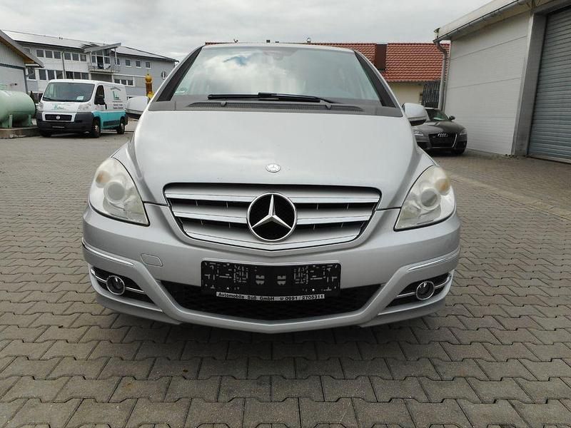 Gebraucht Mercedes B170 116 PS (85 kW) 2009 Silber Van / Kleinbus