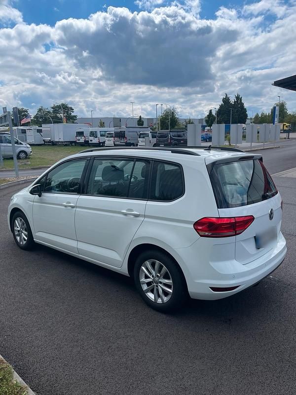 Gebraucht VW Touran 116 PS (85 kW) 2018 Weiß Van / Kleinbus