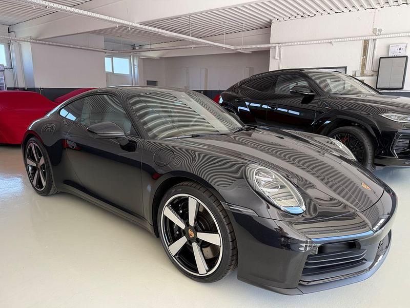 Schwarz Neu 2025 Porsche 911 Carrera Coupé | 169.980 € (Teuer) - Bild 1/4