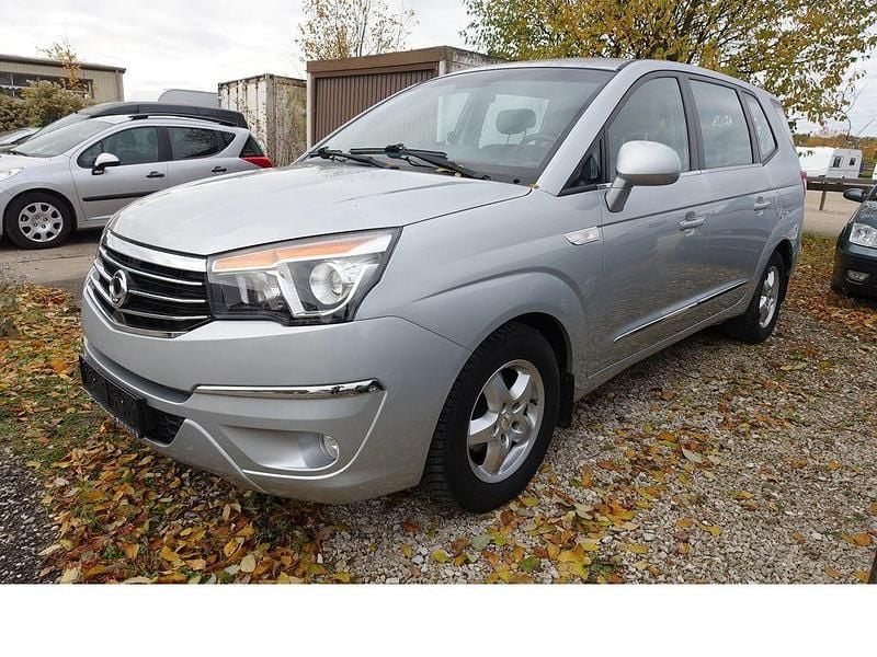 Gebraucht Ssangyong (KGM) Rodius 178 PS (130 kW) 2017 Silber Van / Kleinbus