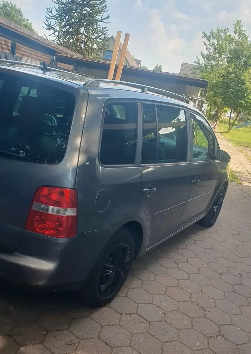 Gebraucht VW Touran 140 PS (102 kW) 2005 Grau Van / Kleinbus