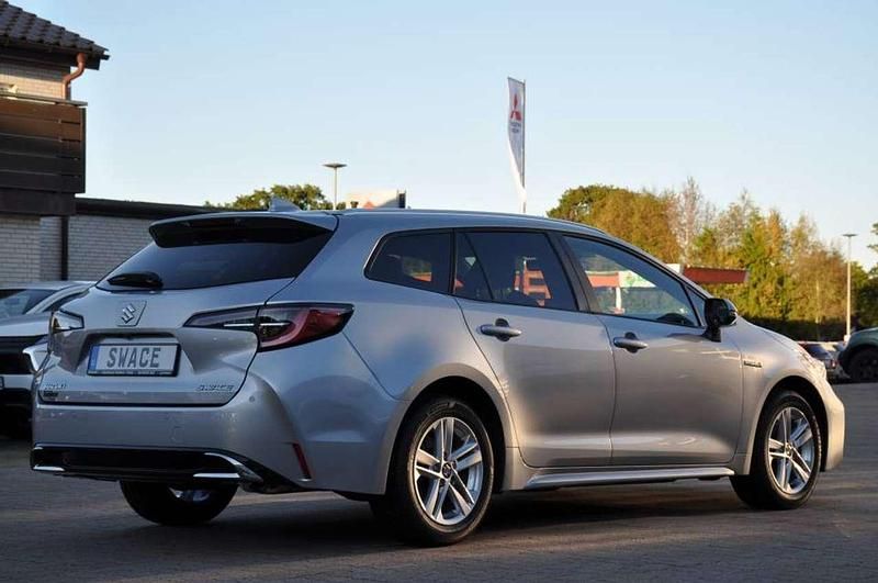 Neu Suzuki Swace Comfort+ 98 PS (72 kW) 2025 Silver metallic w/black interi Kombi