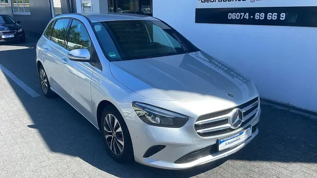 Gebraucht Mercedes B180 116 PS (85 kW) 2020 Silber Kleinwagen