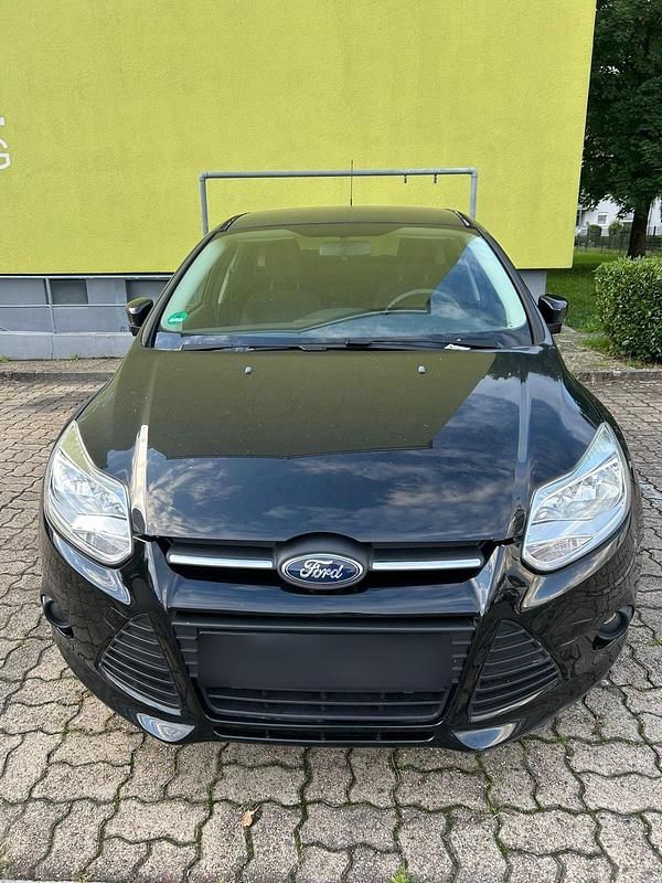 Schwarz Gebraucht 2011 Ford Focus Kleinwagen | 1.890 € (Superpreis) - Bild 1/4