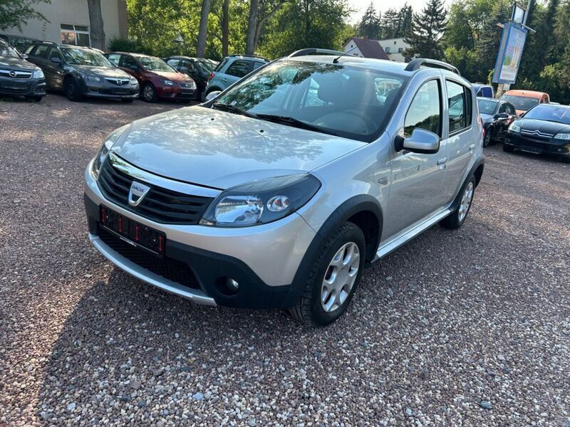Silber Gebraucht 2011 Dacia Sandero Kleinwagen | 3.999 € (Teuer) - Bild 1/4